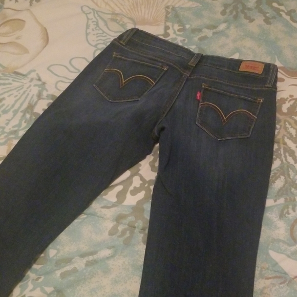 Levi's - Picture 3 of 5